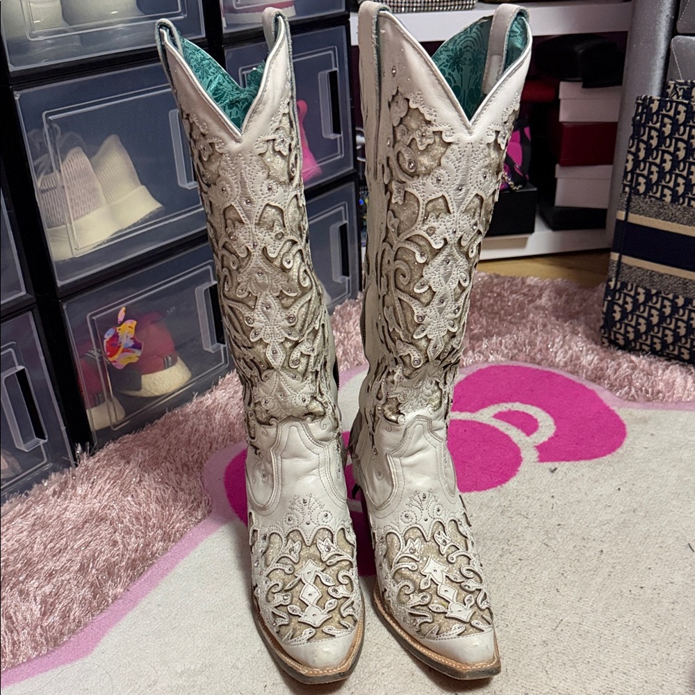 Corral White and Silver Embroidered Heeled Boots